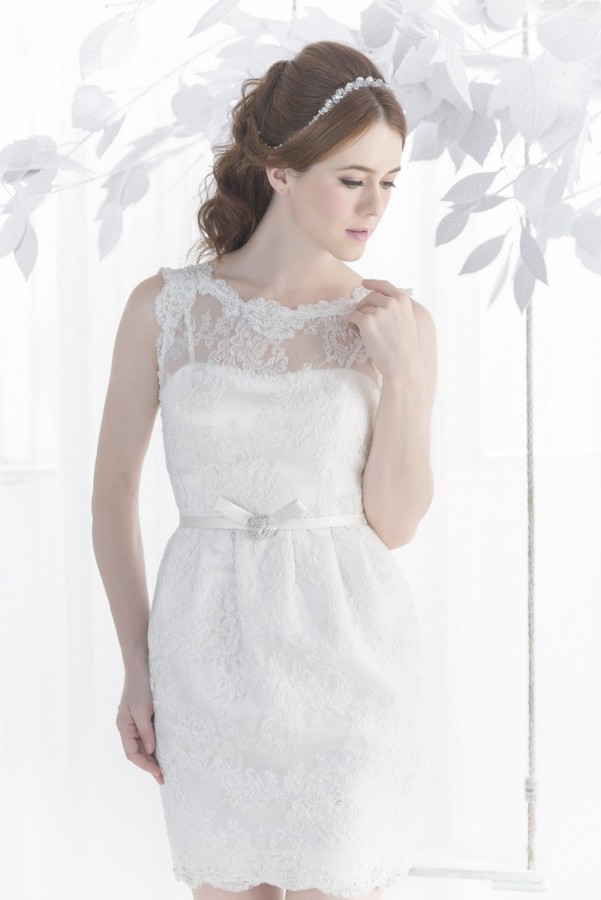 Tulip short lace wedding dress